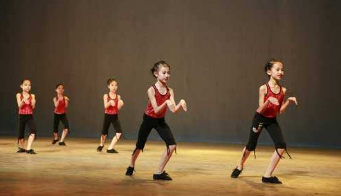 少儿学些跳舞对身体的一些改变很明显！